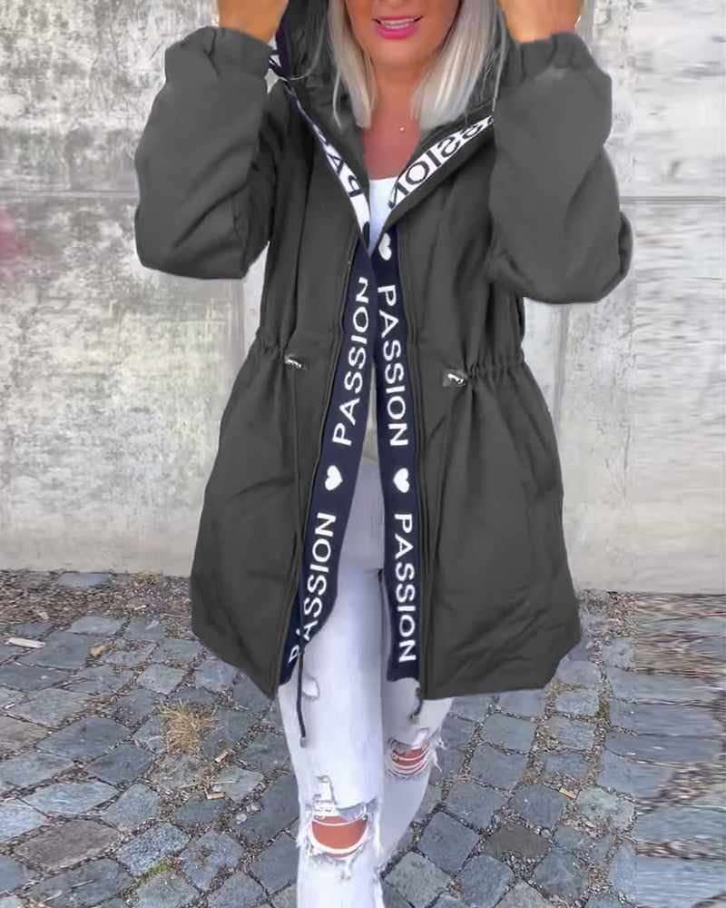 Amicie™ - Trenchcoat met unieke letterprint
