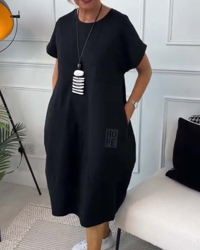 Marie - Casual jurk met korte mouwen en letterprint