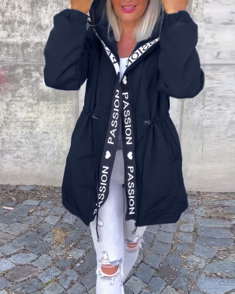 Amicie™ - Trenchcoat met unieke letterprint