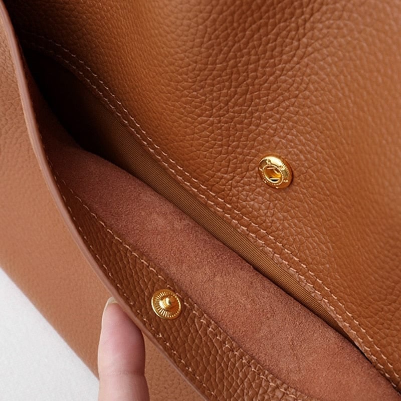 Corinne™ - Elegante en ruime leren schoudertas