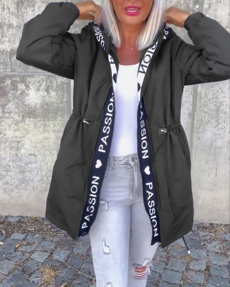 Amicie™ - Trenchcoat met unieke letterprint