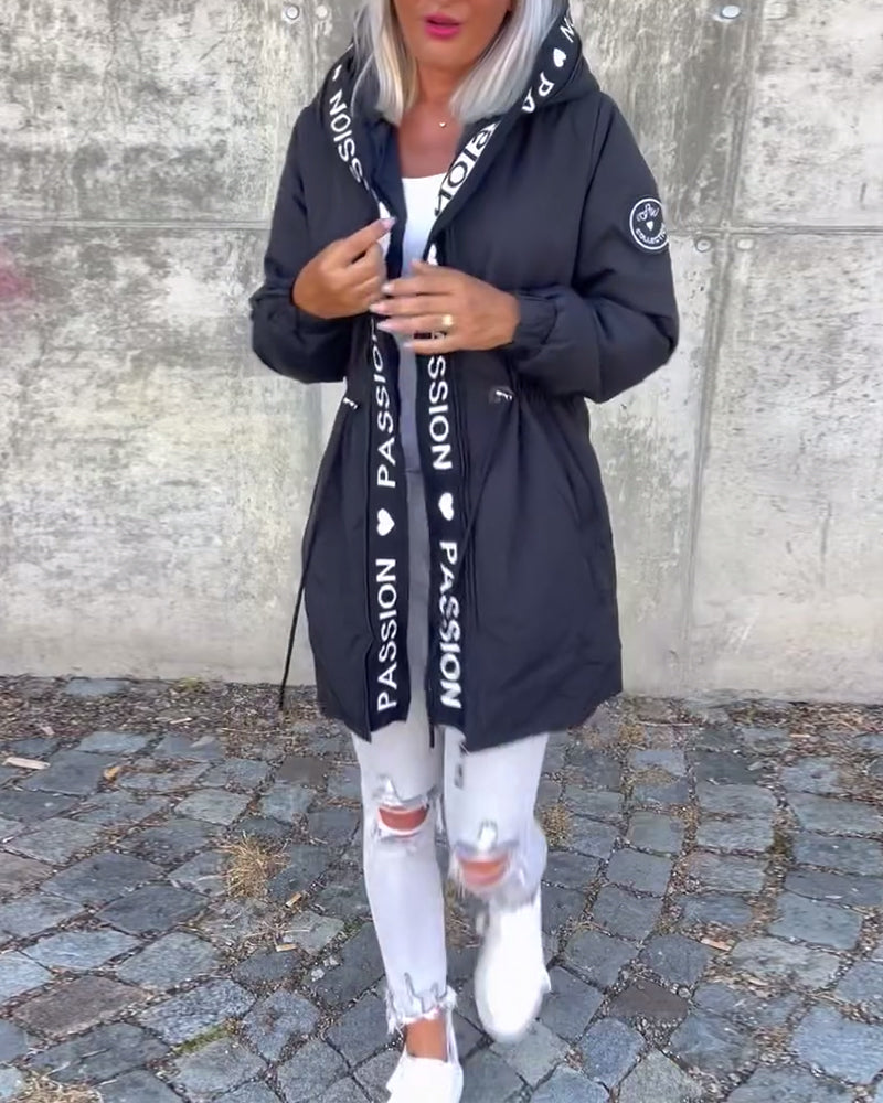 Amicie™ - Trenchcoat met unieke letterprint