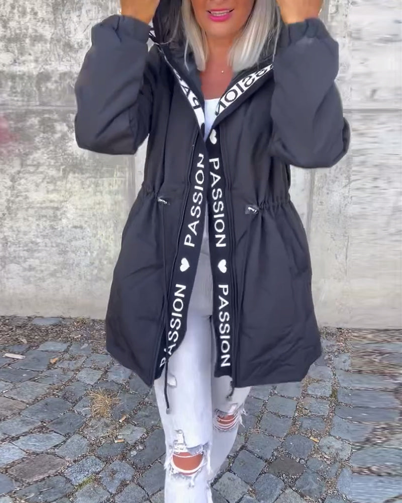 Amicie™ - Trenchcoat met unieke letterprint