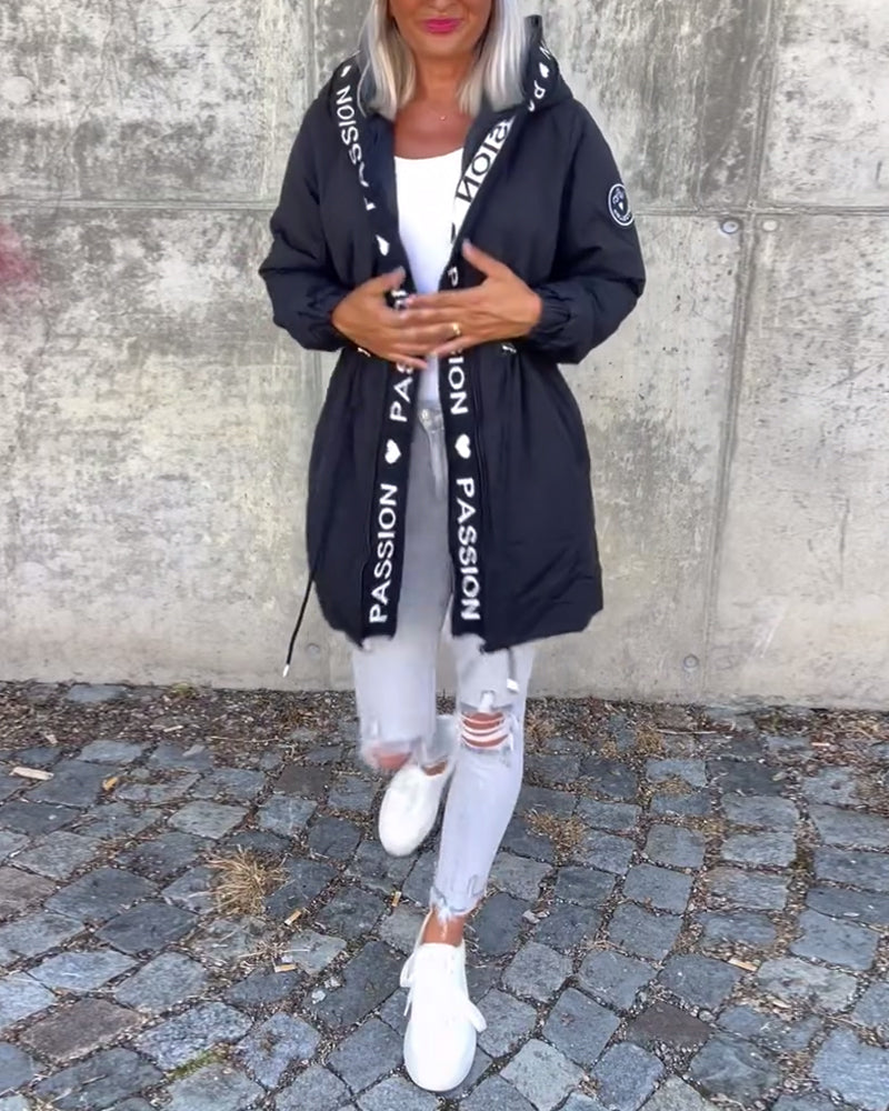 Amicie™ - Trenchcoat met unieke letterprint