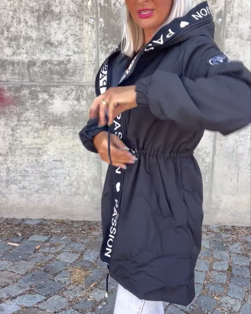 Amicie™ - Trenchcoat met unieke letterprint