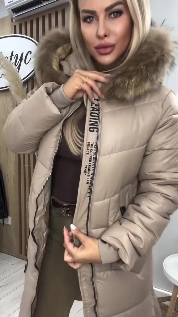 Elysavine - Lange Winterjas met Bontkraag