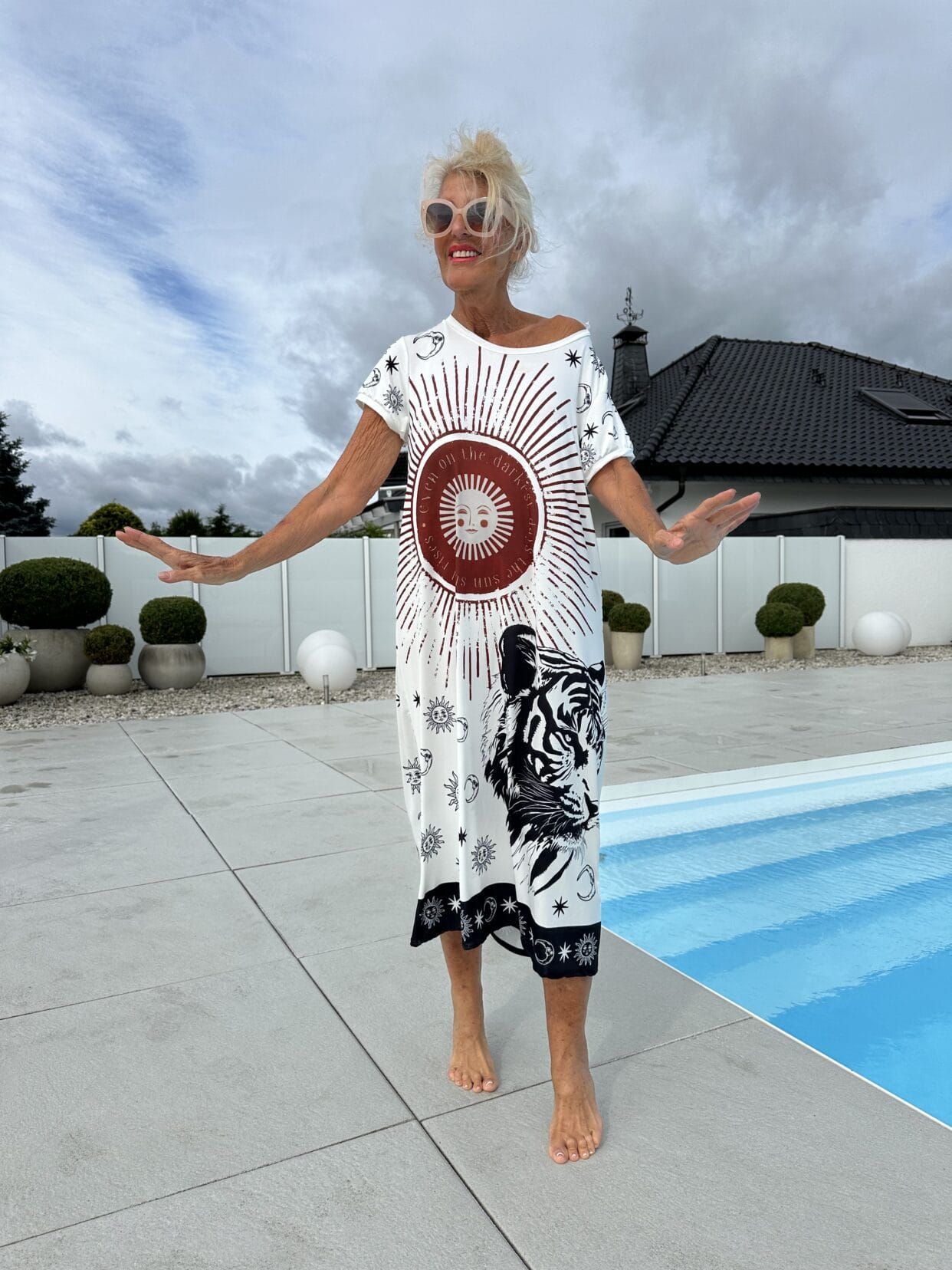 Cerelina™ - Dames zomerjurk met korte mouw en v-hals en print